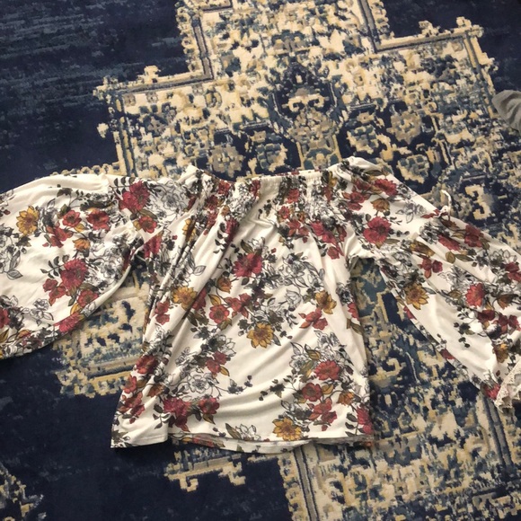 Floral off the shoulder shirt - Picture 1 of 1